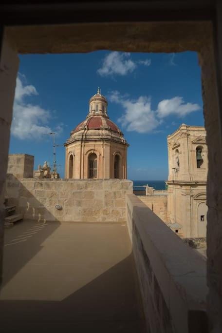 Day, Landmark view