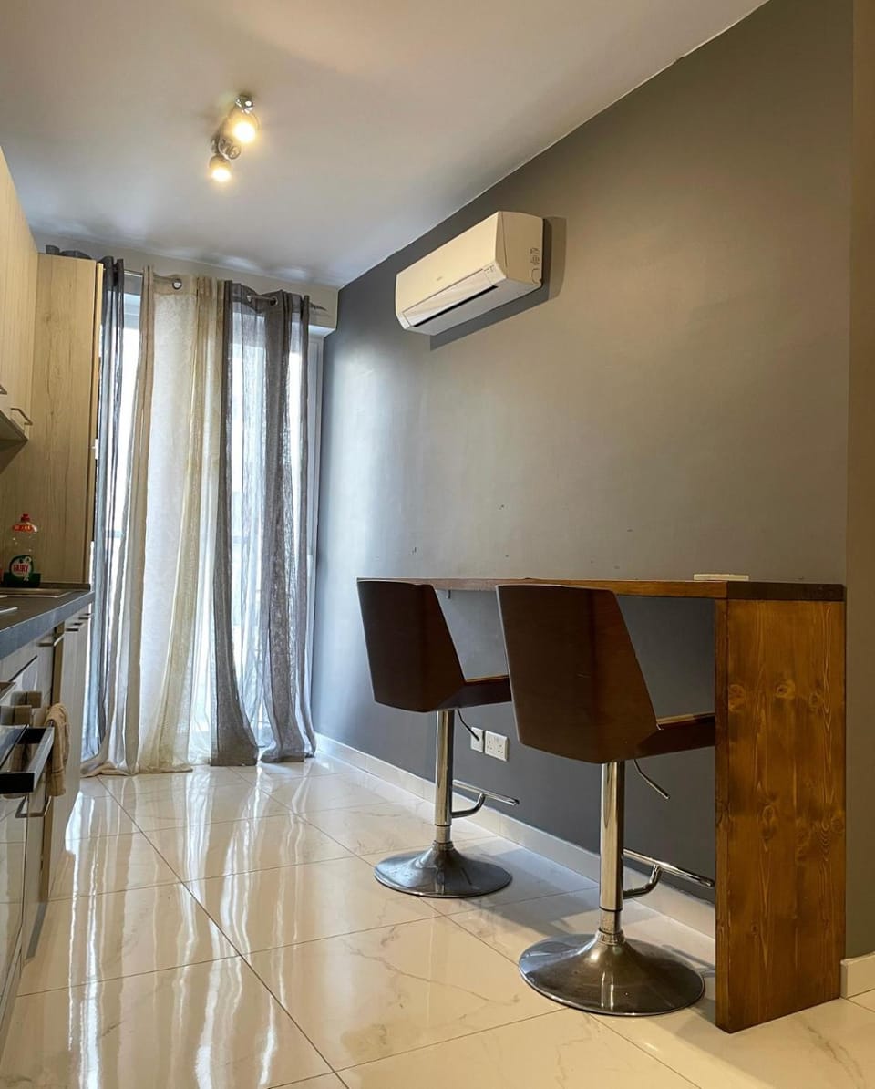 TV and multimedia, Seating area, air conditioner