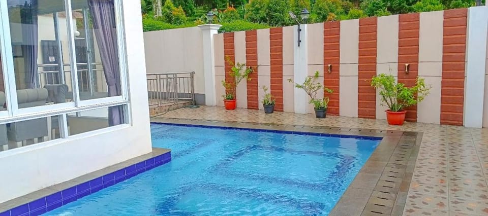 Villa London Puncak Villa in Cisarua