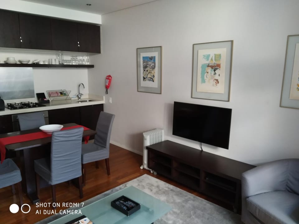 Restaurant/places to eat, Communal lounge/ TV room, TV and multimedia, Living room