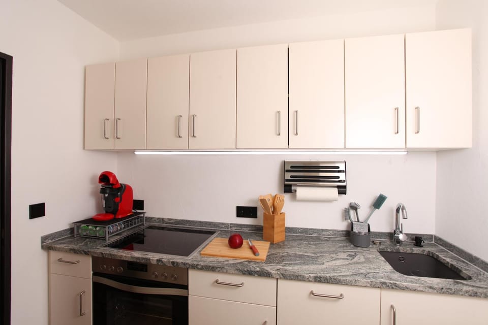 Kitchen or kitchenette, pet friendly, stove