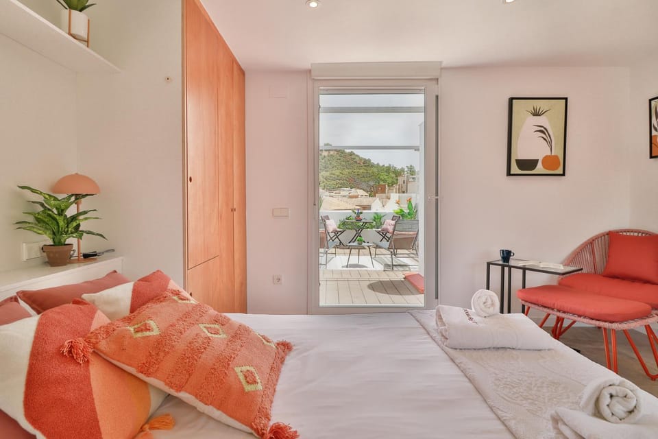 Bed, Photo of the whole room, Bedroom