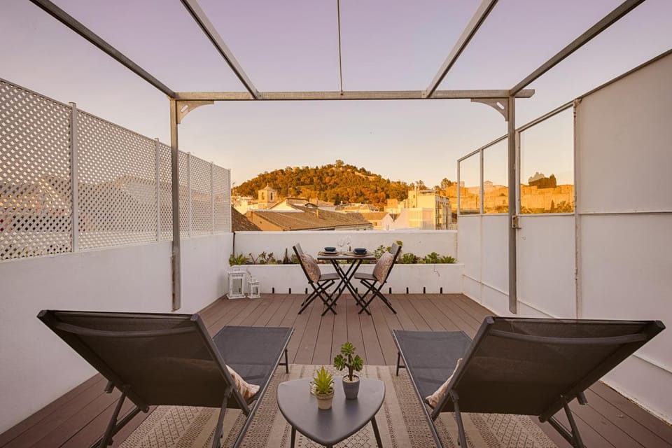 Natural landscape, View (from property/room), Balcony/Terrace, Dining area, Mountain view