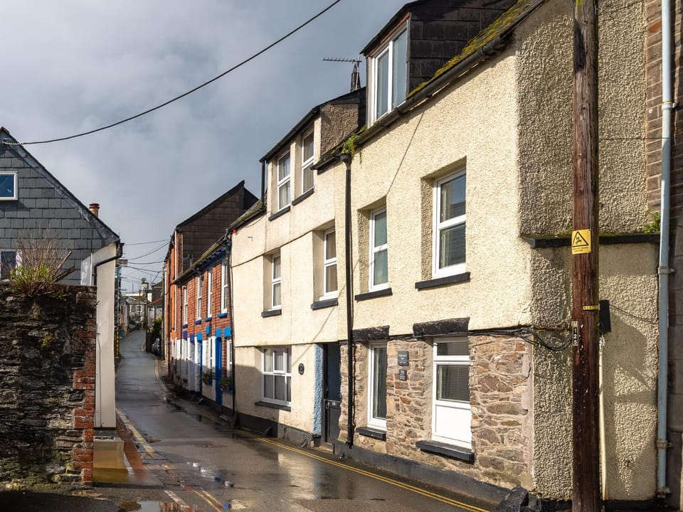 Inviting Traditional Fishermens cottage in the heart of the village, close to the harbour House in Mevagissey