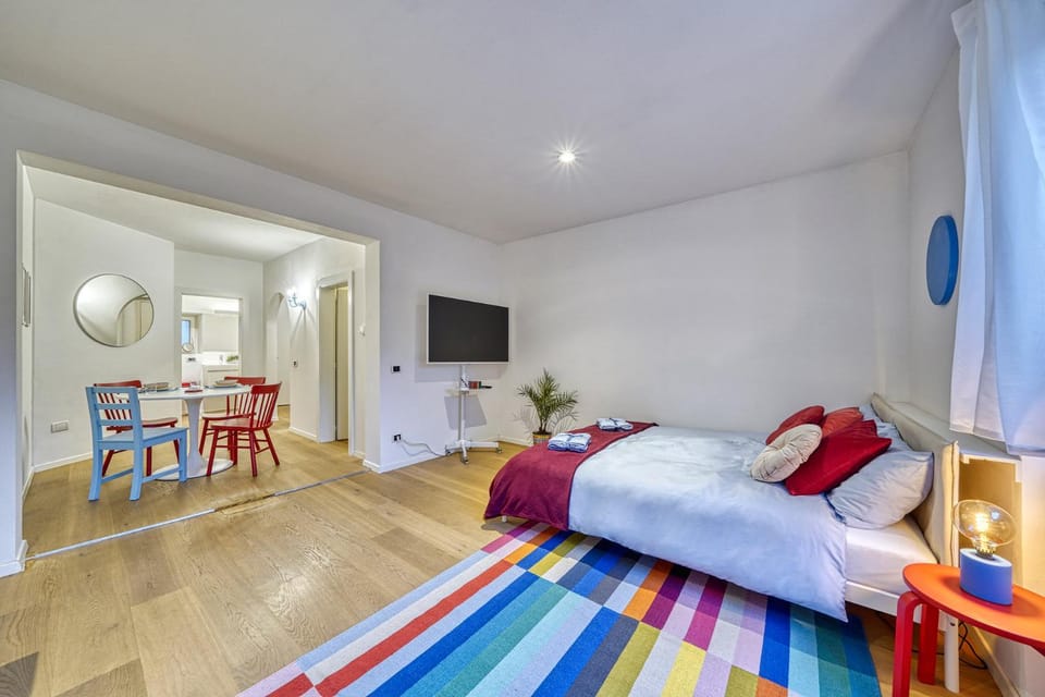 Bed, TV and multimedia, Photo of the whole room, Seating area, Dining area, Bedroom