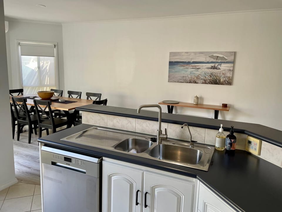 Kitchen or kitchenette, dishwasher, minibar, pet friendly, stove