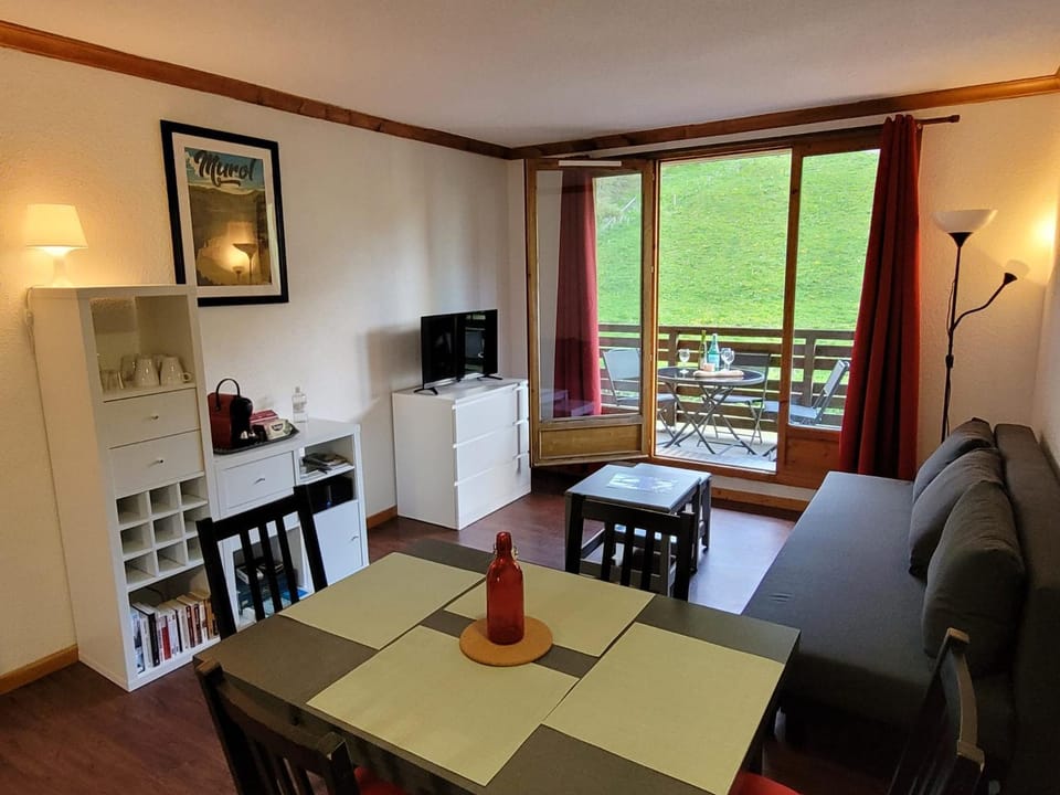 Appartement Hauteurs Super Besse - 4 personnes -Piscine & Garage Apartment in Besse-et-Saint-Anastaise