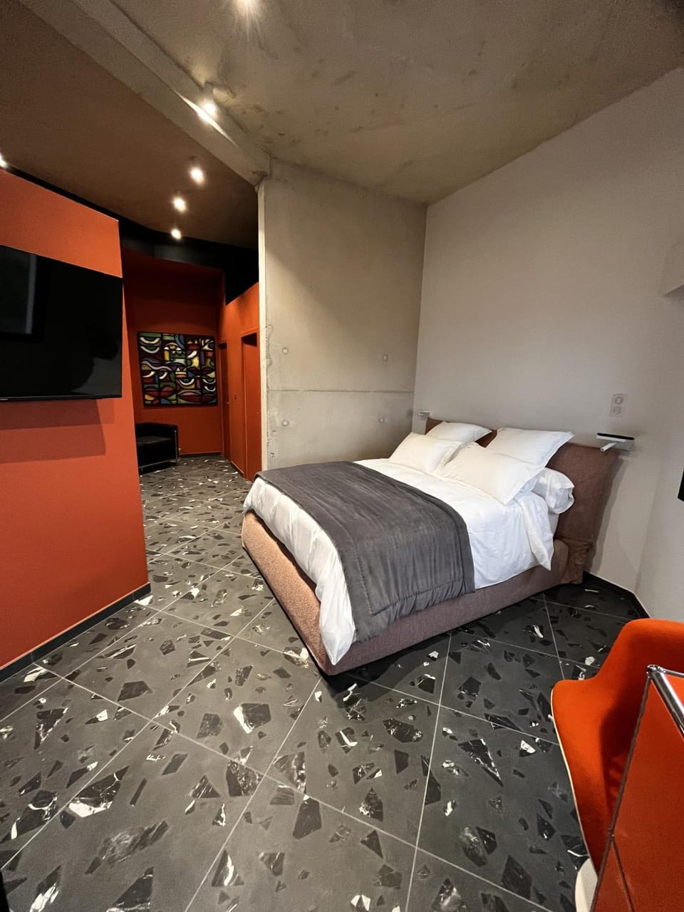 Bed, TV and multimedia, Photo of the whole room, Bedroom