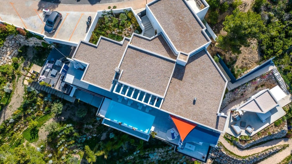 Property building, Bird's eye view, Pool view, Swimming pool, Parking