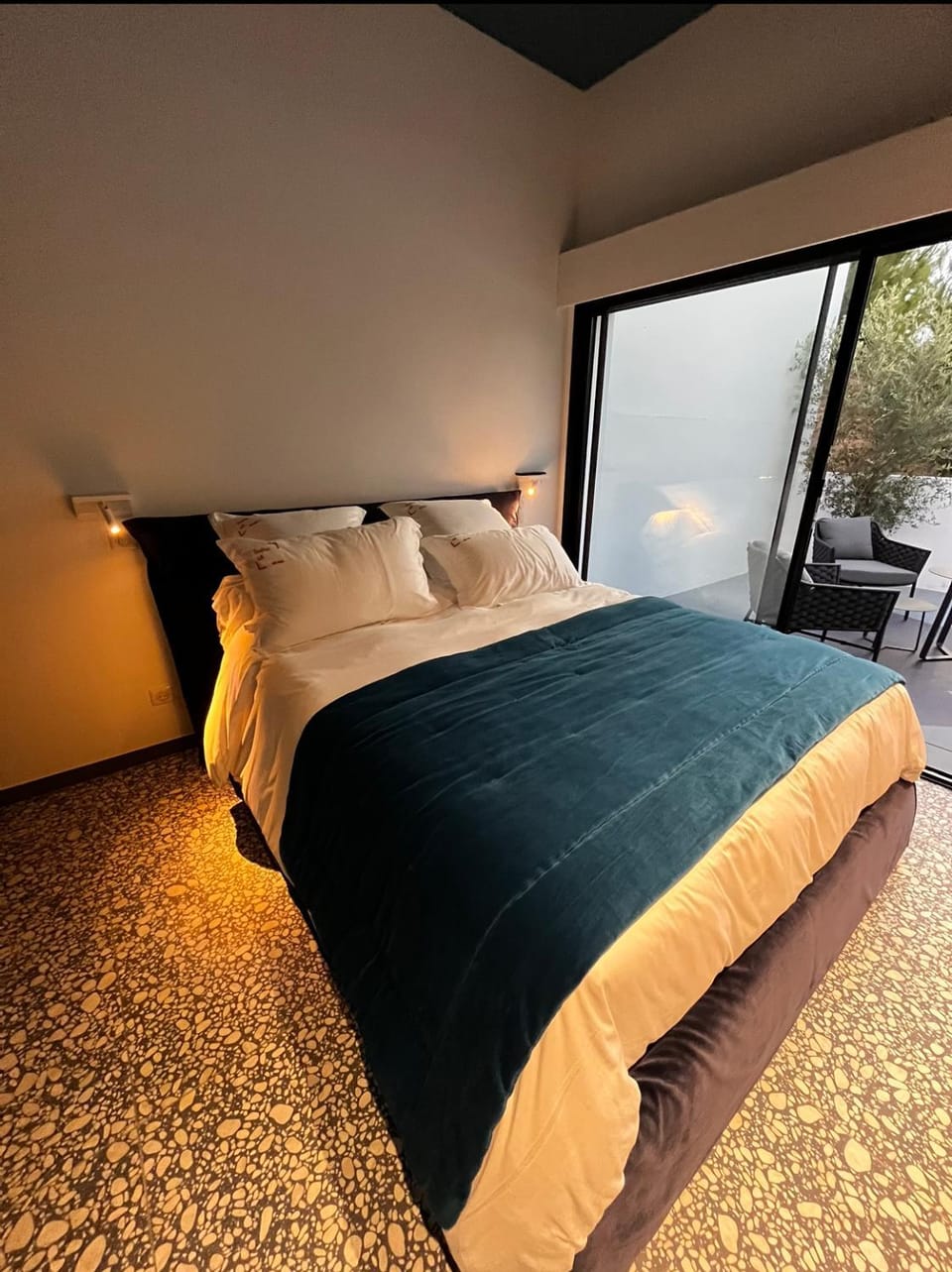 Patio, Bed, Photo of the whole room, Bedroom