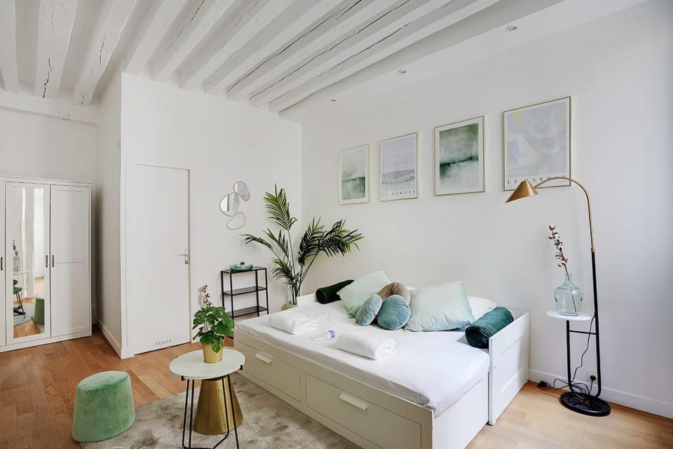 Photo of the whole room, Bedroom