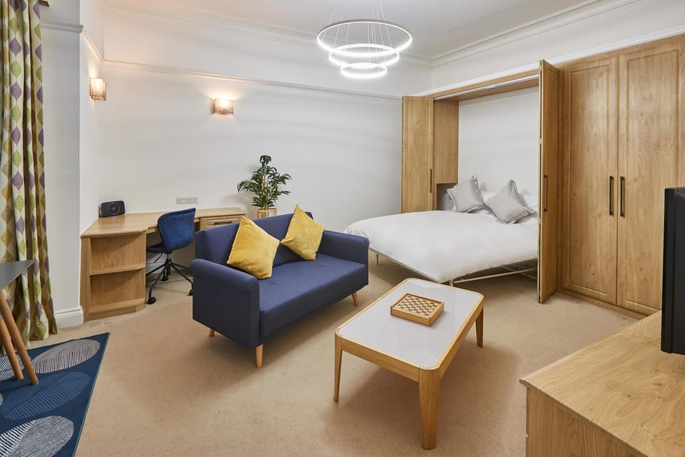 Bed, TV and multimedia, Living room, Seating area, Bedroom, wardrobe