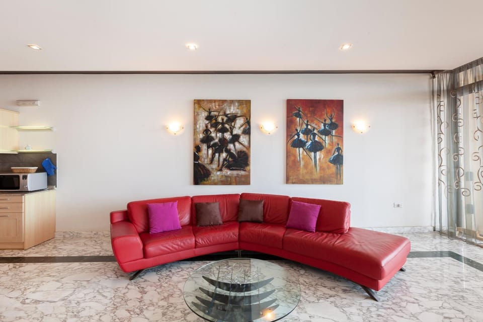 Spacious Seafront APT with Living, Sofa, WIFI & AC by 360 Estates Apartment in Sliema