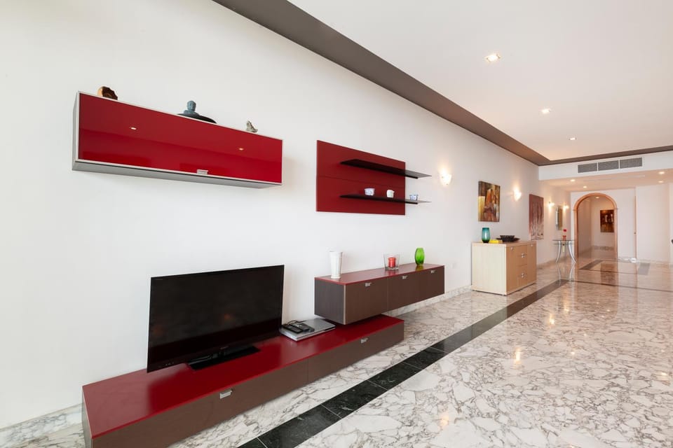 Spacious Seafront APT with Living, Sofa, WIFI & AC by 360 Estates Apartment in Sliema
