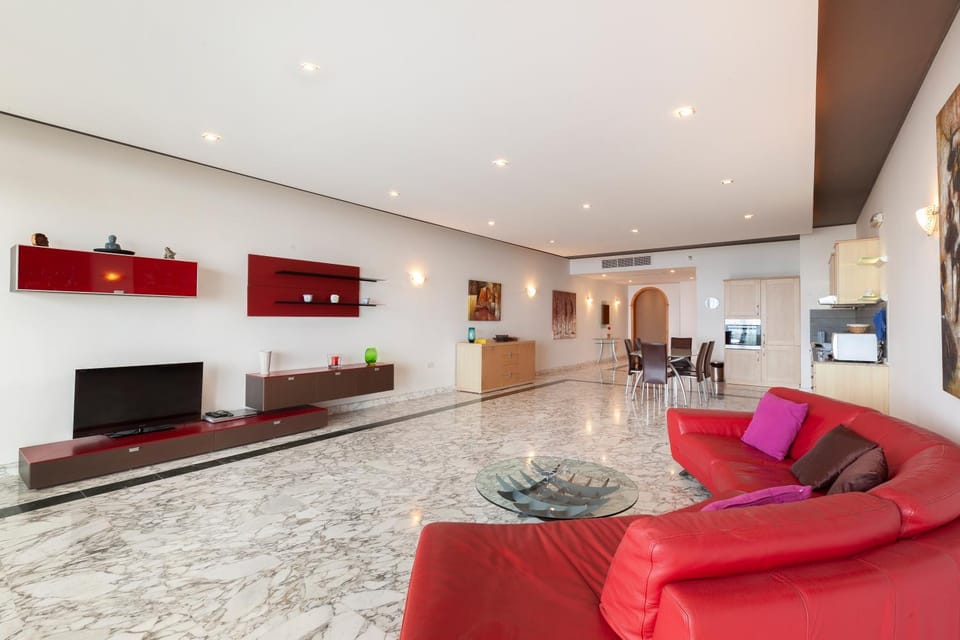 Spacious Seafront APT with Living, Sofa, WIFI & AC by 360 Estates Apartment in Sliema