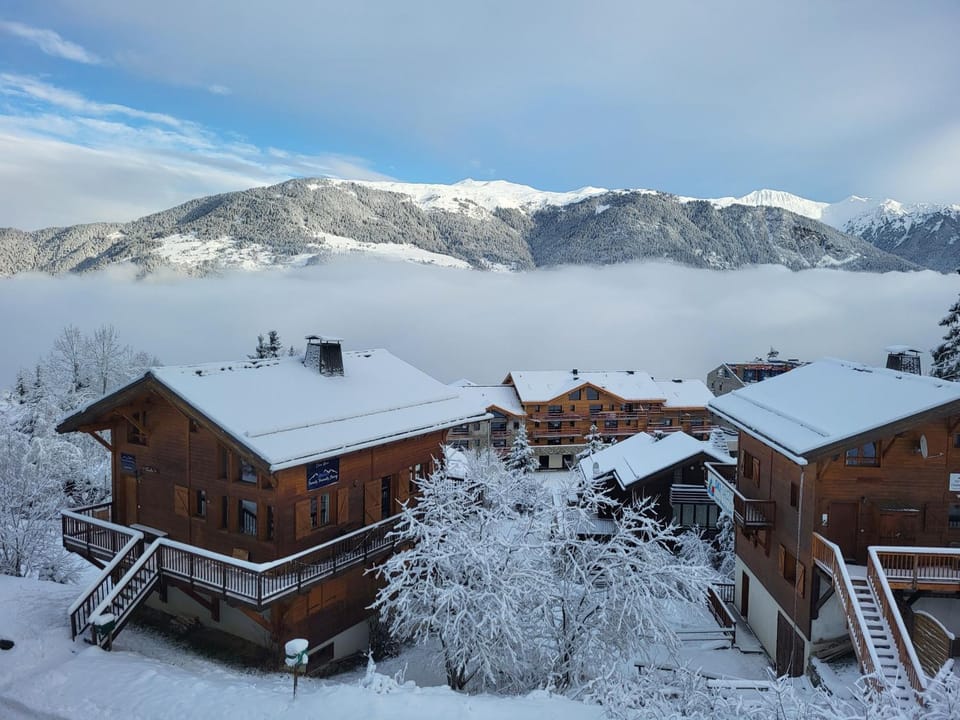 Chalet Courchevel La Tania - 14 personnes - 7 chambres 7 salles de bains - 40 m des pistes Chalet in Les Allues