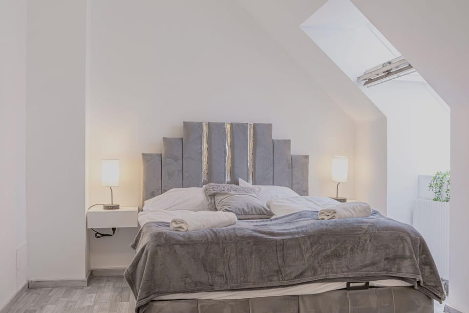 Bed, Bedroom