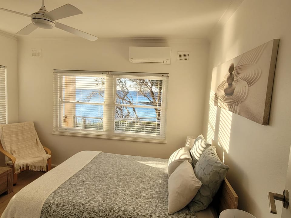 Natural landscape, Photo of the whole room, Bedroom, Sea view, air conditioner