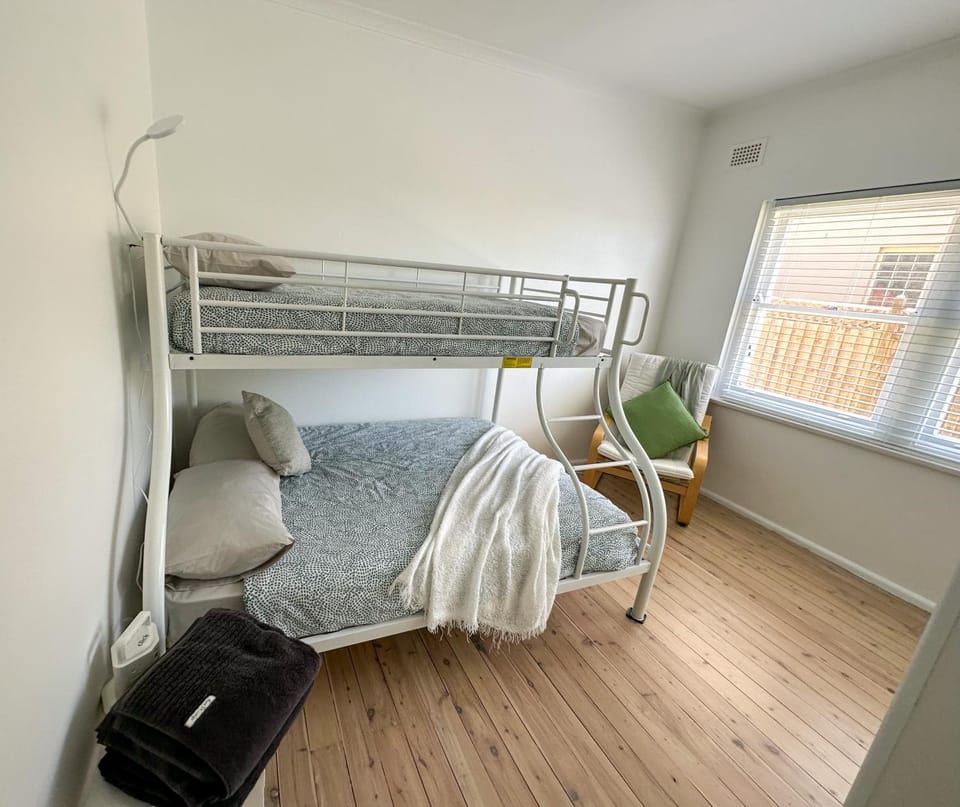 Bed, Photo of the whole room, Bedroom, bunk bed, towels