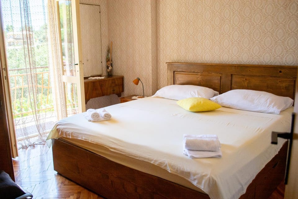 Bed, Balcony/Terrace, Bedroom