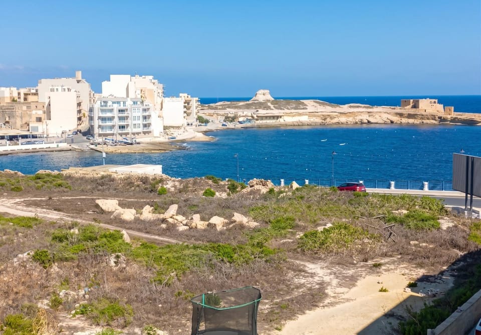Sea View Apartment in Iż-Żebbuġ Apartment in Malta