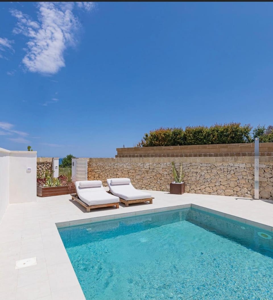 Day, Pool view, Swimming pool, sunbed