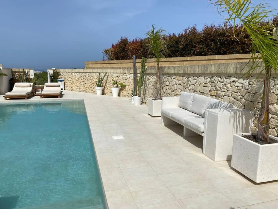 Day, Pool view, Swimming pool, sunbed