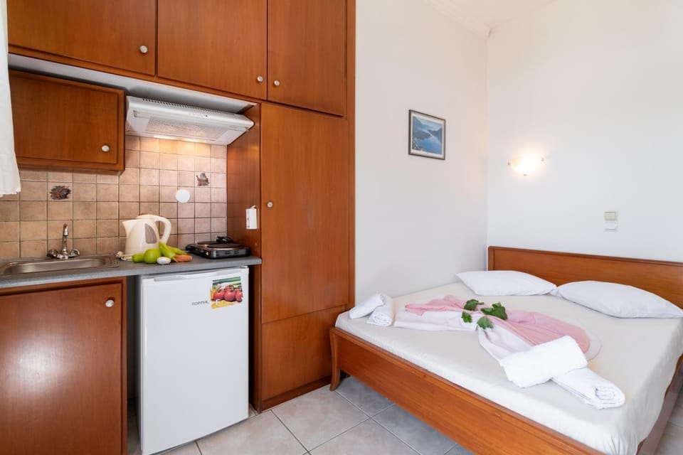 Property building, Kitchen or kitchenette, Living room