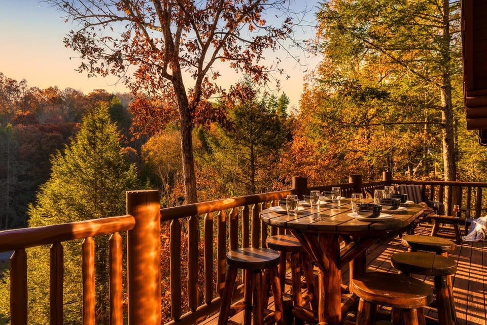 View (from property/room), Balcony/Terrace, Dining area