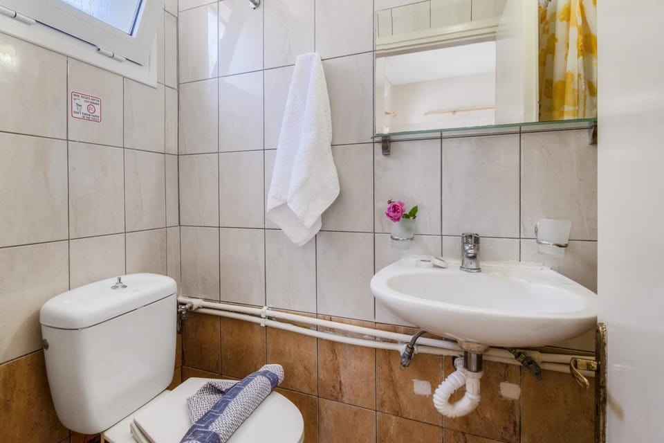 Bathroom, Living room