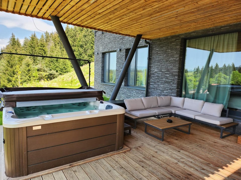 Property building, Natural landscape, Hot Tub