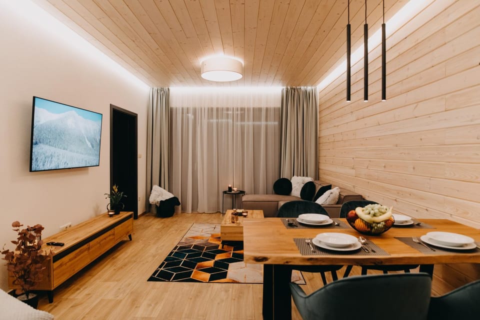 TV and multimedia, Living room, Seating area, Dining area, Evening entertainment