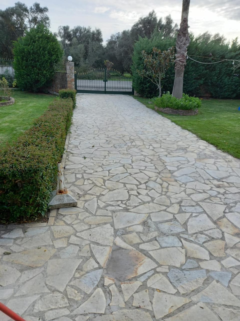 Property building, Day, Activities, Garden, On site, Pets, Guests, Garden view, Seasons, Location, children, young children, older children, group of guests, Family, locker