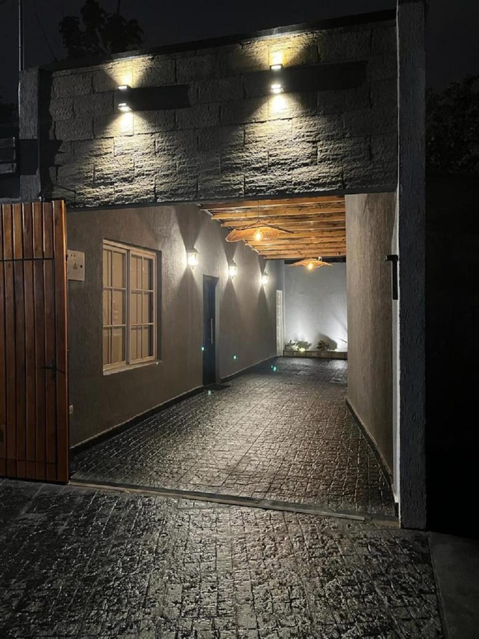 Property building, Facade/entrance, Balcony/Terrace