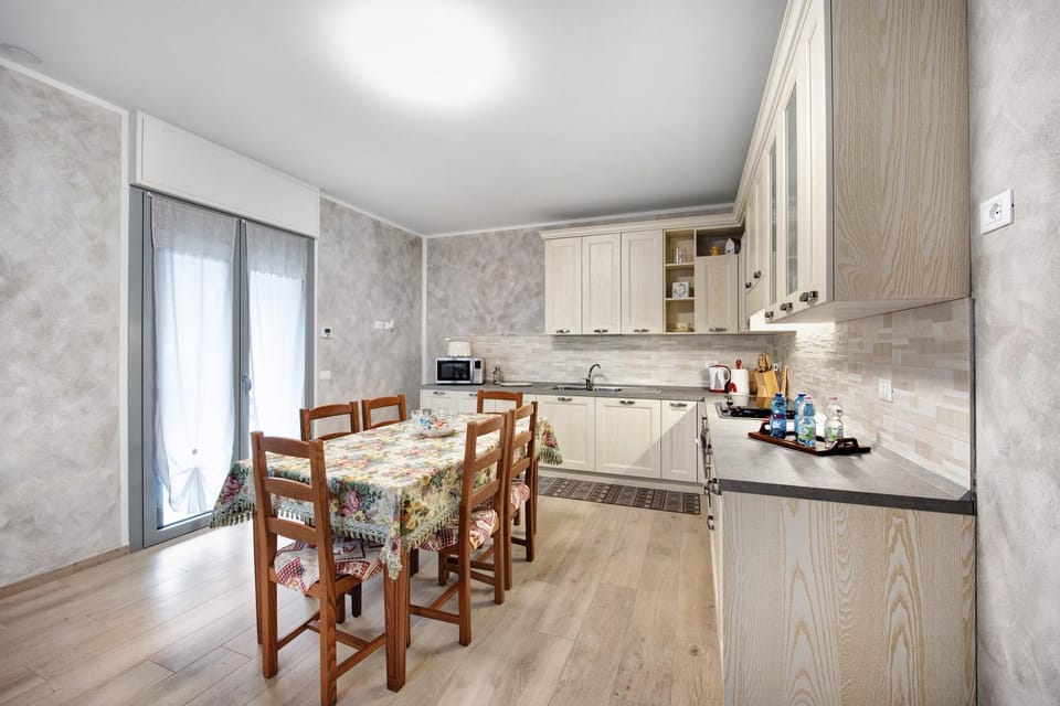 Property building, Kitchen or kitchenette, Living room