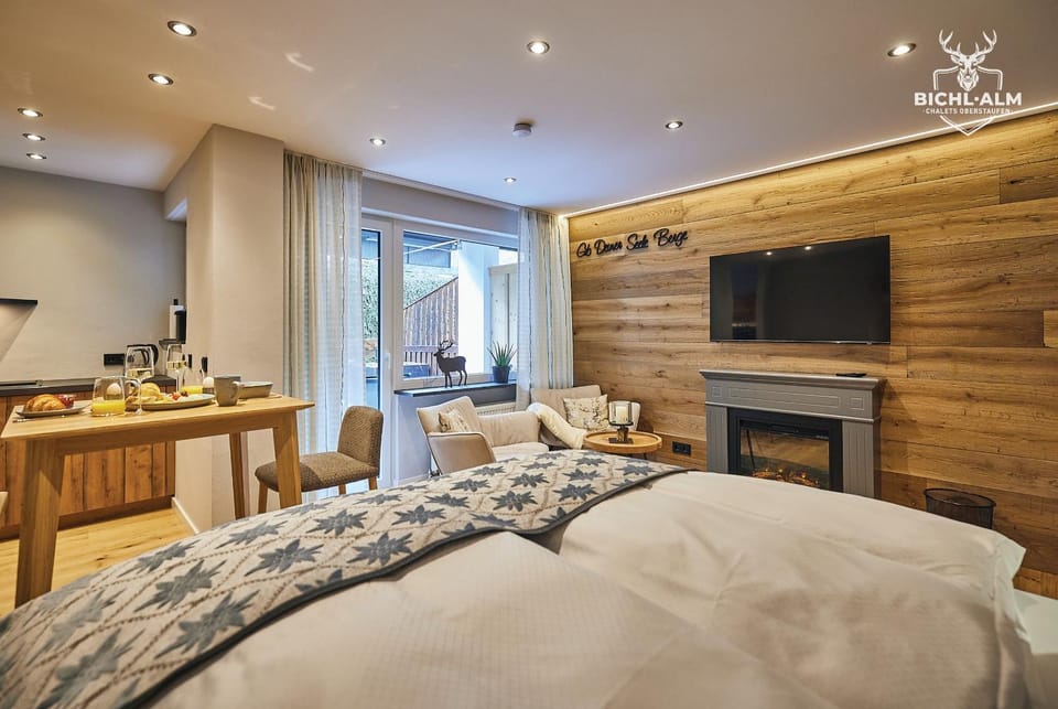 Living room, Dining area, Bedroom, kitchen