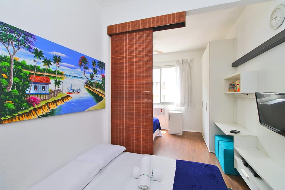Bed, TV and multimedia, towels