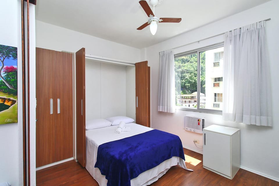 Bed, Photo of the whole room, Bedroom, fireplace, wardrobe