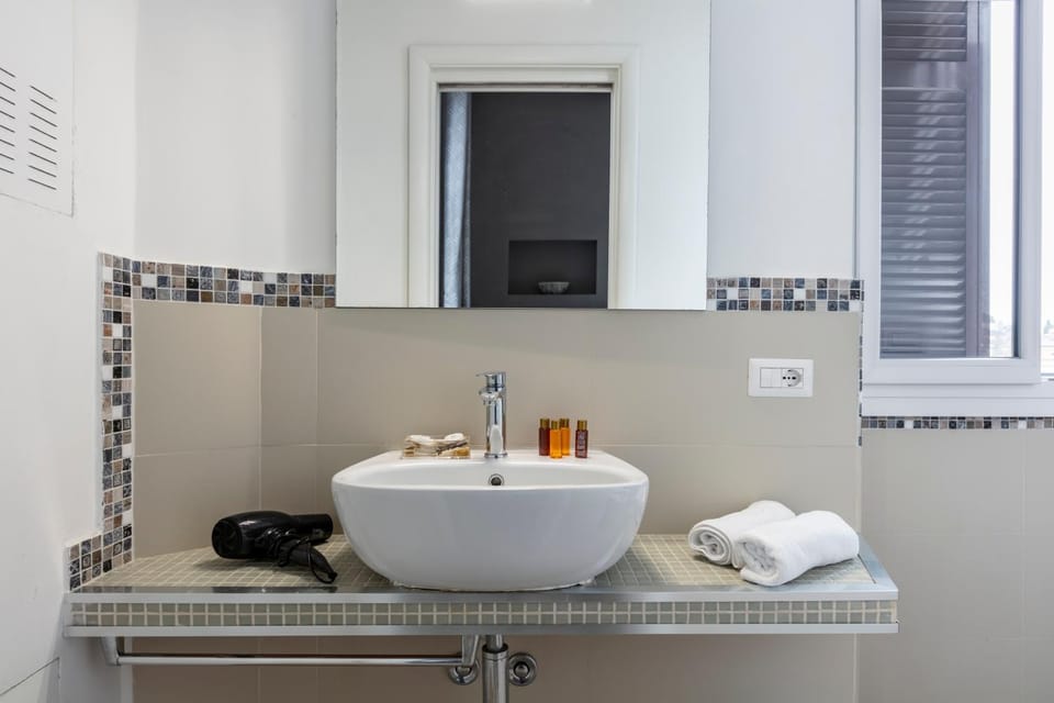 Bathroom, towels