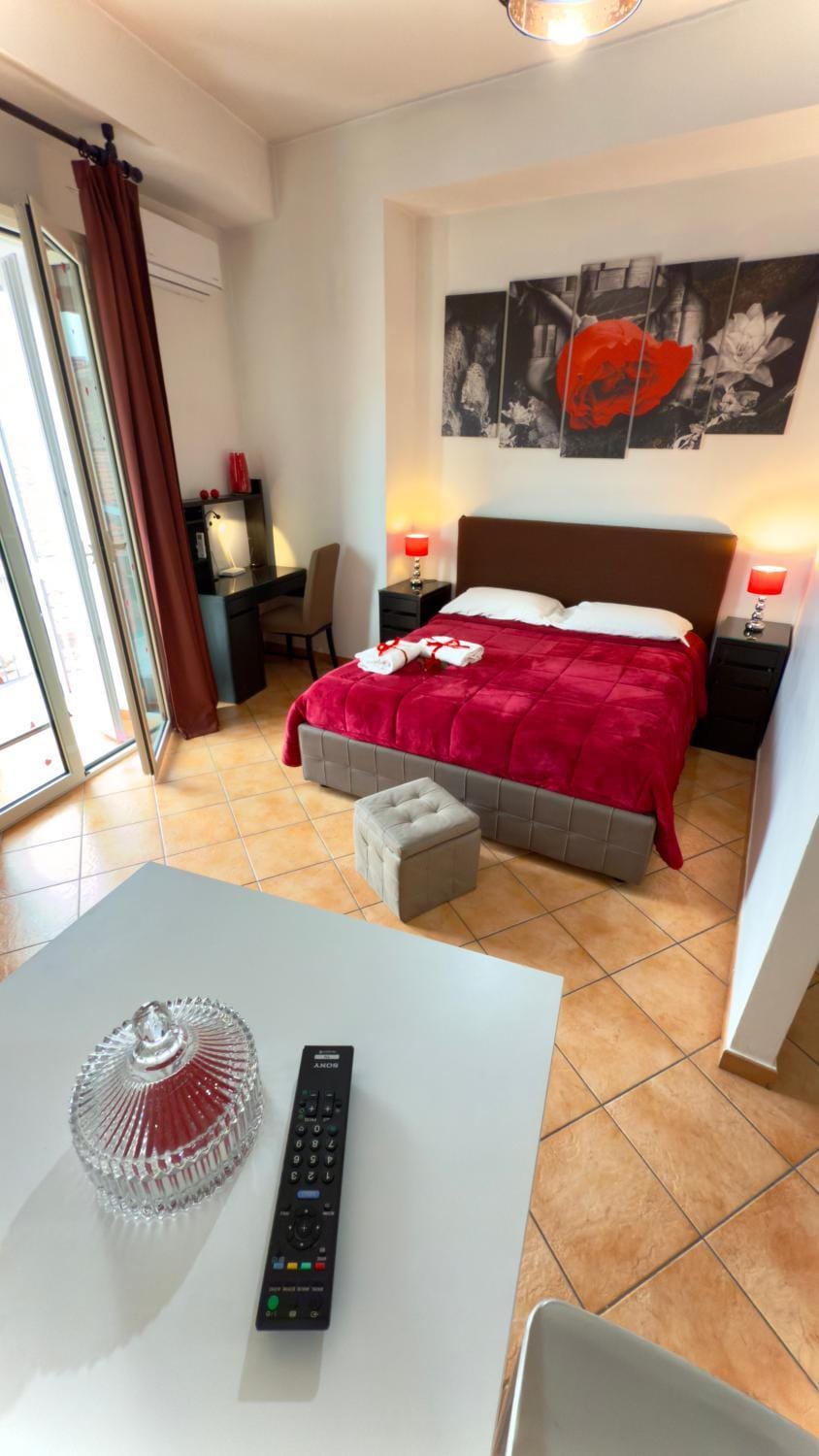 Photo of the whole room, Bedroom