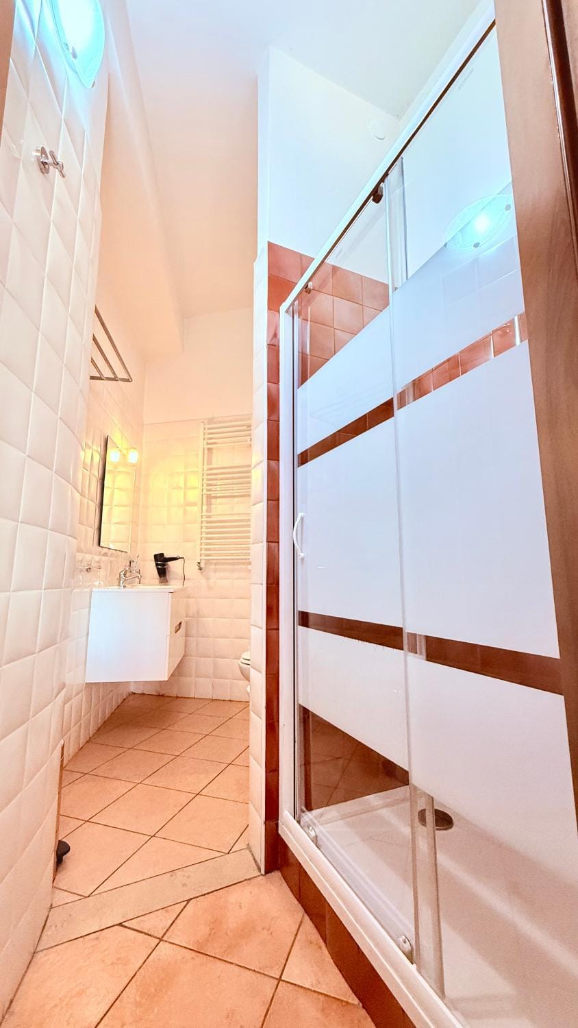 Shower, Bathroom