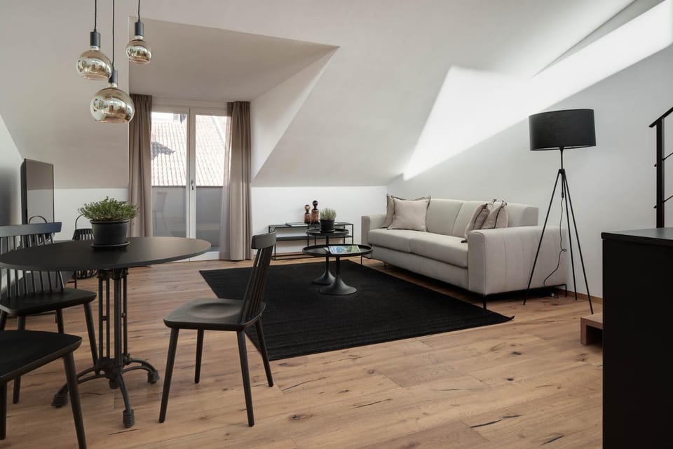 Living room, Photo of the whole room, Seating area, Dining area