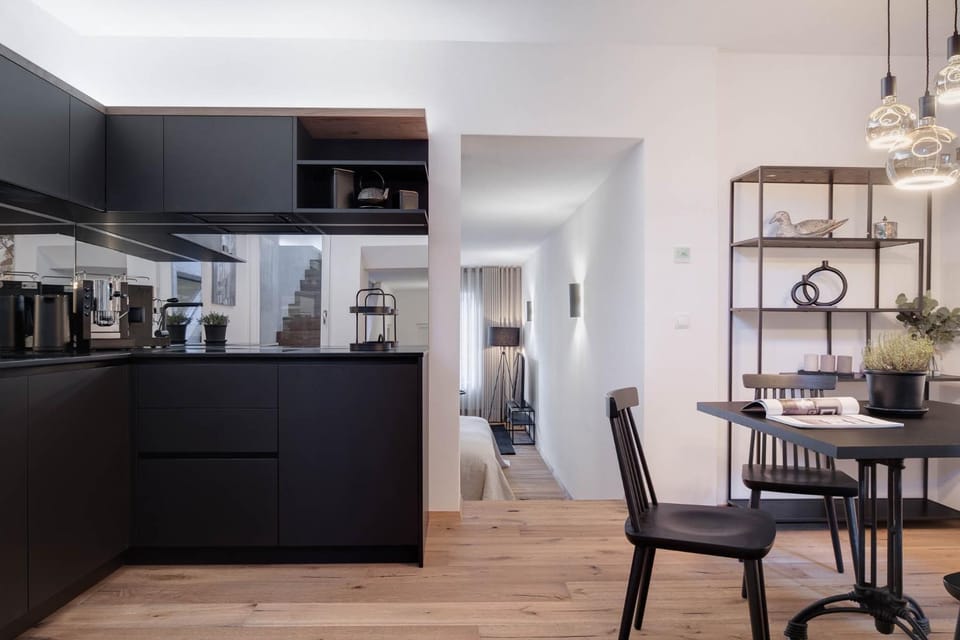 Kitchen or kitchenette, Dining area, stove