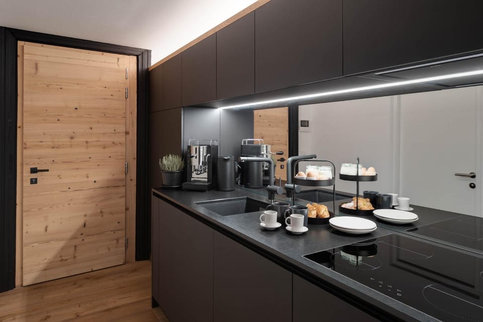 Coffee/tea facilities, Kitchen or kitchenette, Food, stove