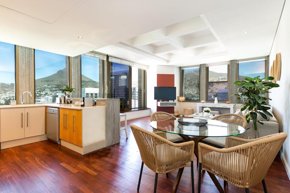 Natural landscape, TV and multimedia, Kitchen or kitchenette, Living room, Dining area