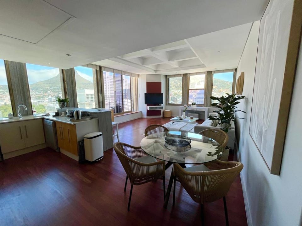 TV and multimedia, Kitchen or kitchenette, Seating area, Dining area