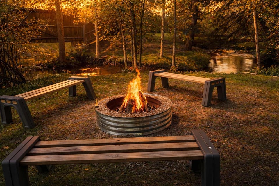 Creekside Hot Tub-Walk to Beach-Uniquely Northern House in Traverse City