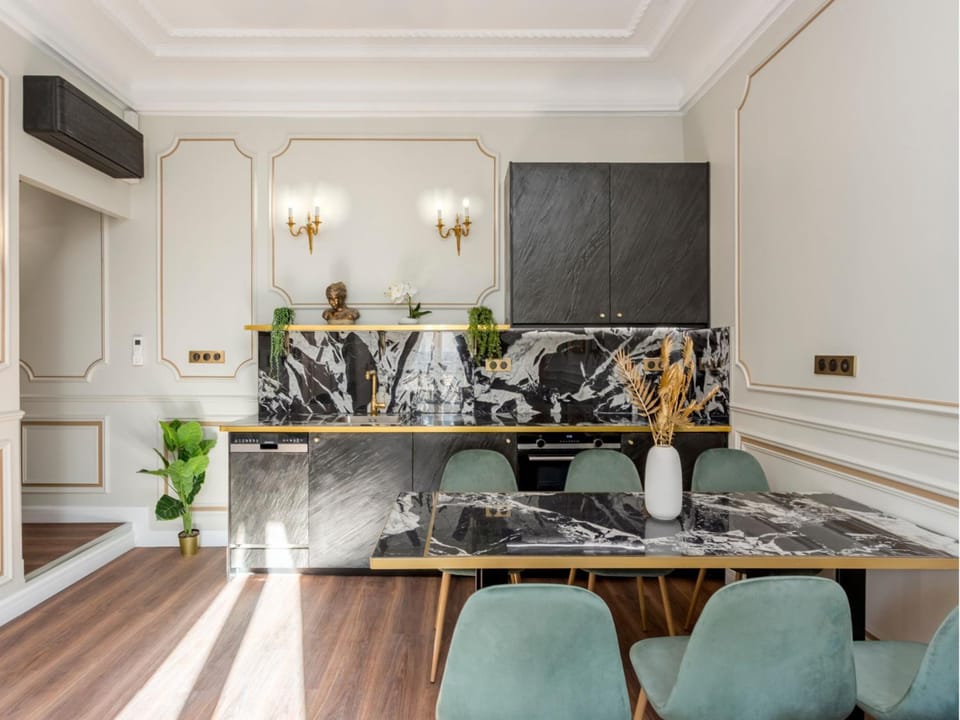 Dining area, kitchen