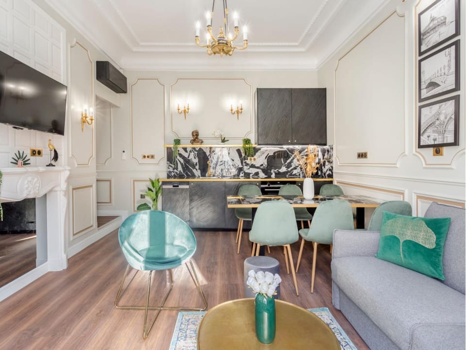TV and multimedia, Living room, Seating area, Dining area, kitchen