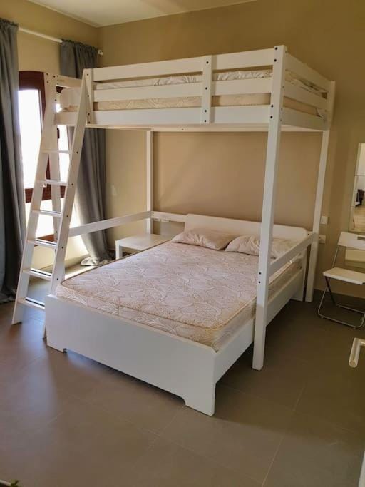 Bed, Bedroom, bunk bed